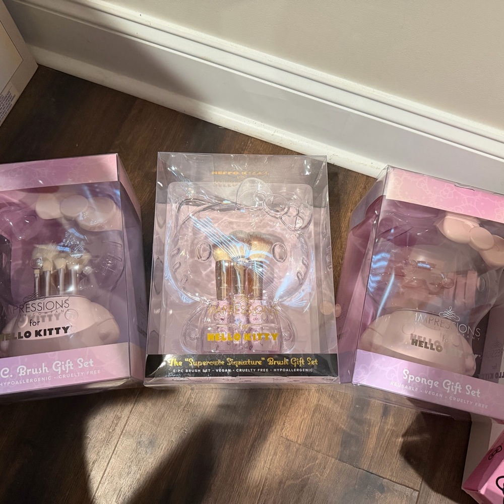 Hello Kitty Pink and Gold Brush Collection
